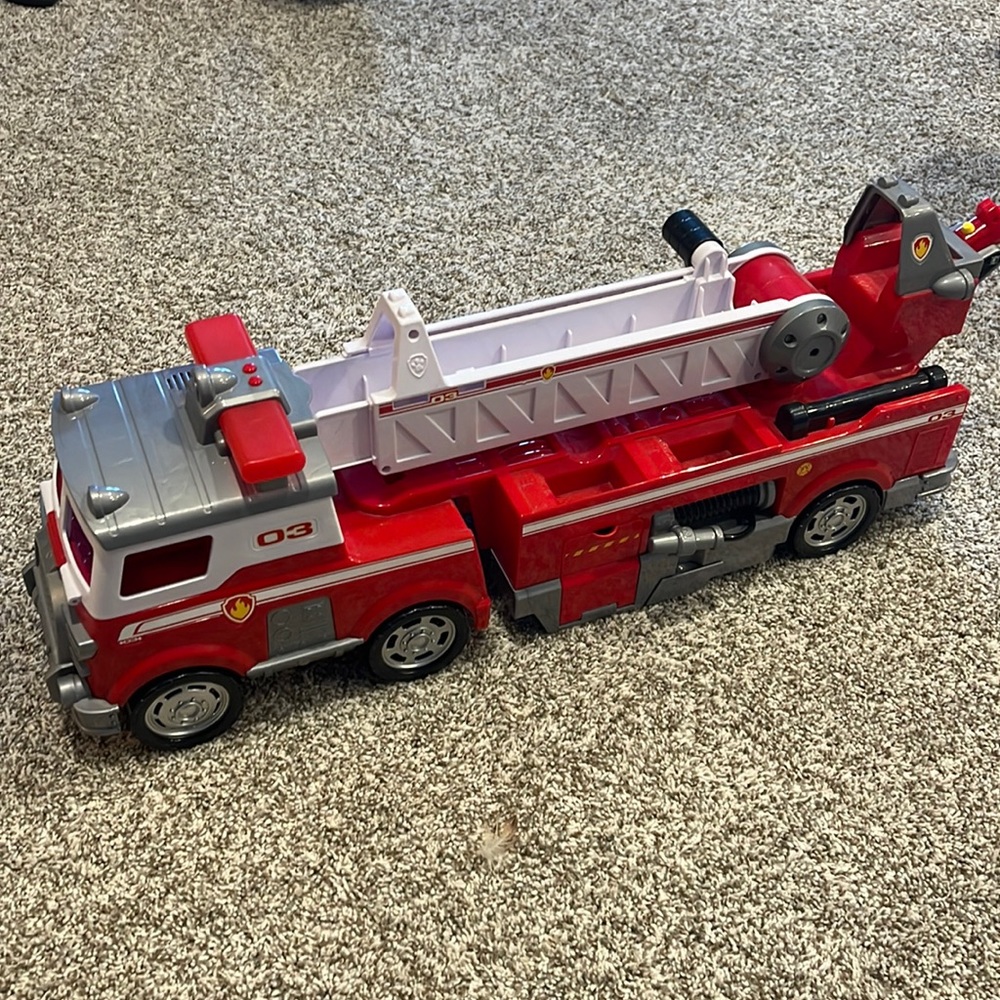 Paw Patrol Ultimate Rescue Fire Truck with Extendable 2 ft. Tall Ladder
